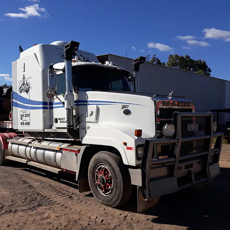 M189-Mack Titan Prime Mover